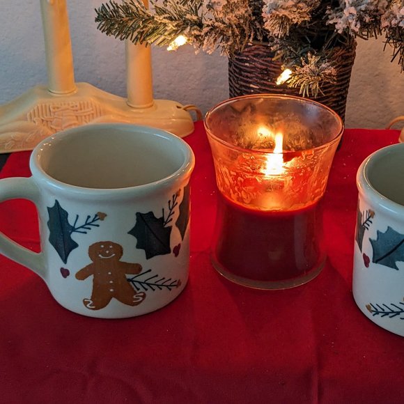 2 Vtg. 1982 Ceramic Gingerbread Man Mugs/Matching Hand Towel Hot Chocolate - Picture 1 of 13
